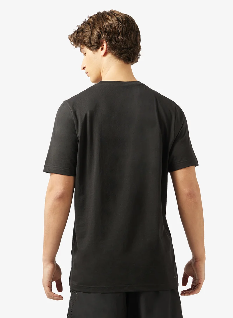 اديداس تيشيرت مطبوع للمدى الطويل